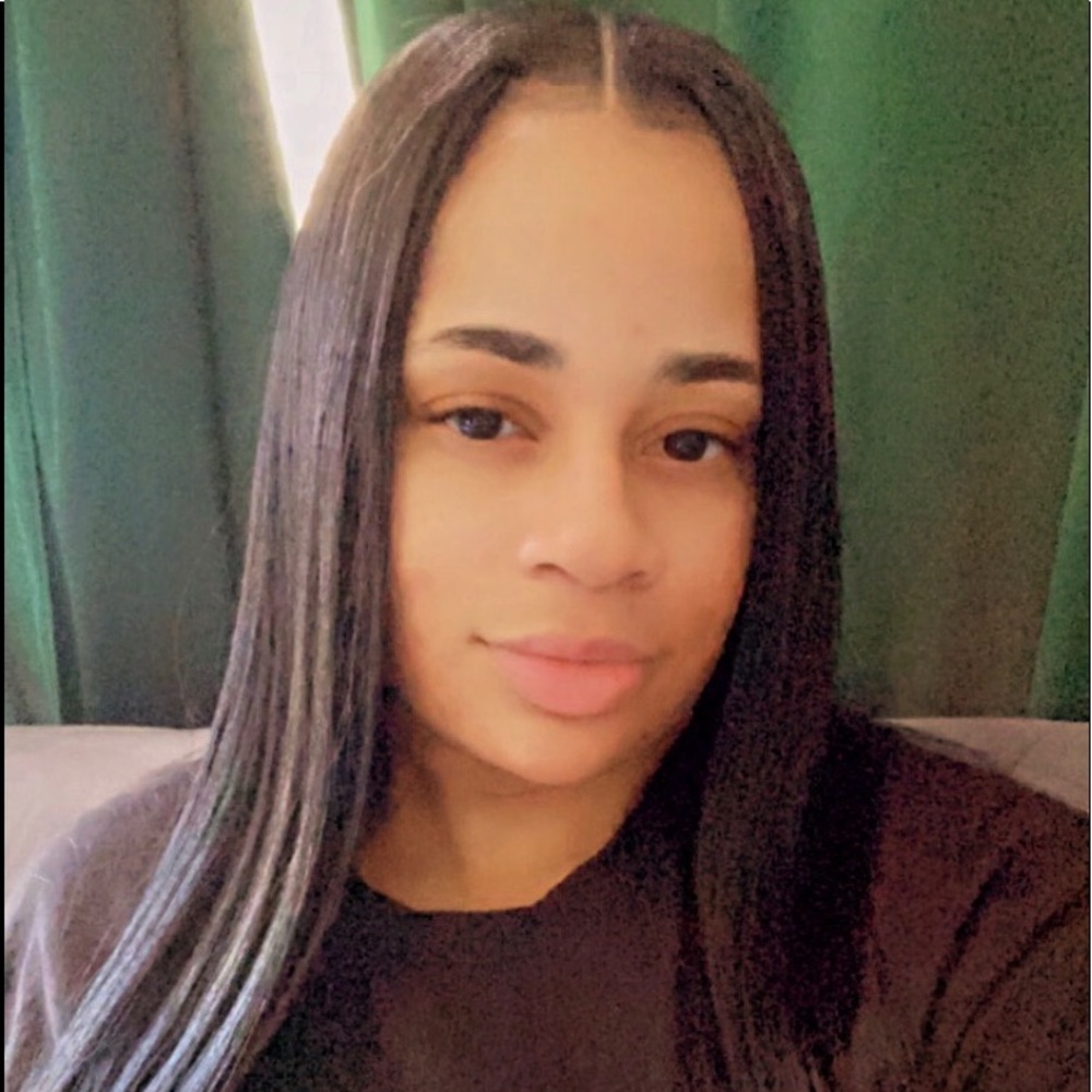 Meet your Posher, Dominique